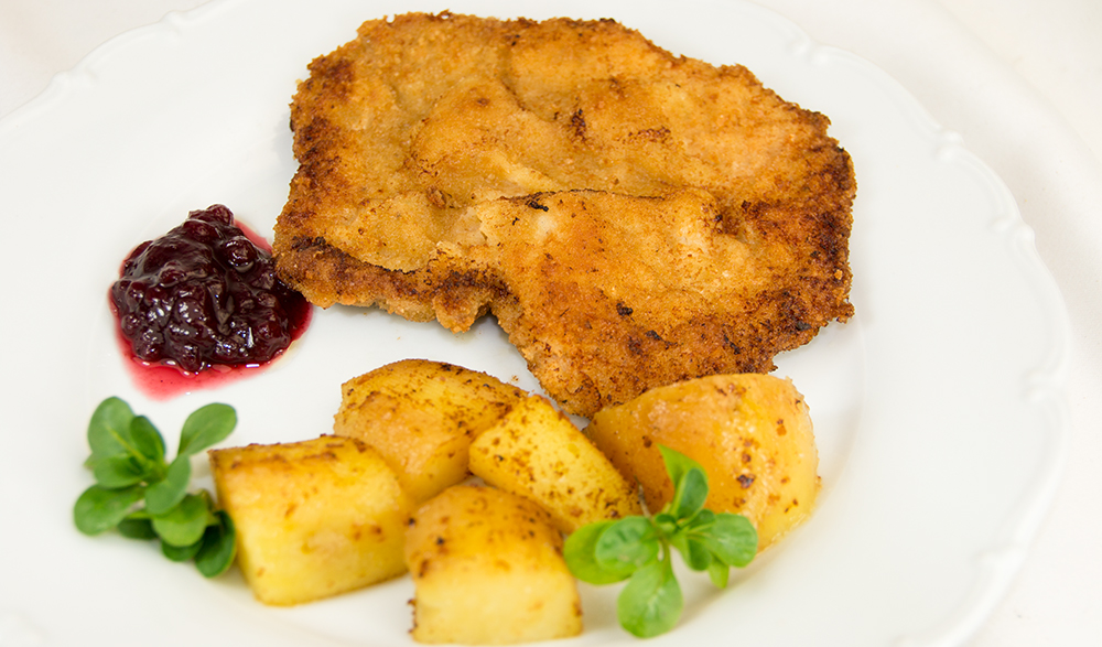 Mangalitza Schnitzel mit Preiselbeeren von Walter Trausner