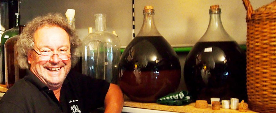 Felix Weinstock mit seinem Balsamico Essig