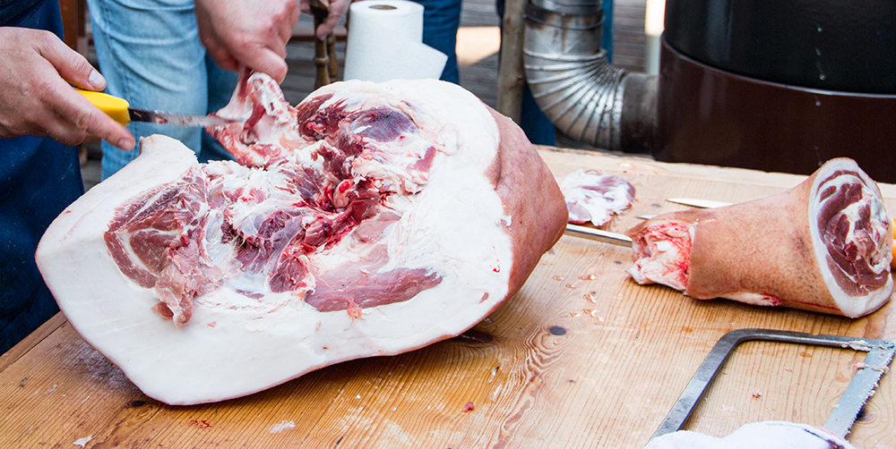 Mangalitza Schinken auslösen
