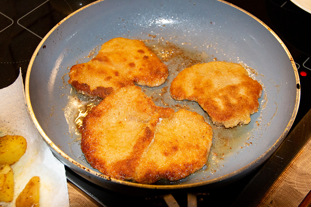 Pfanne und Butterschmalz