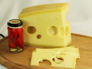 Emmentaler aus Rohmilch Bio wrzig