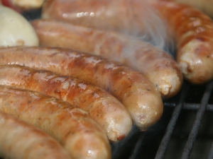 Bratwurst vom Mangalitza Schwein mit Cili bei Schtze aus sterreich