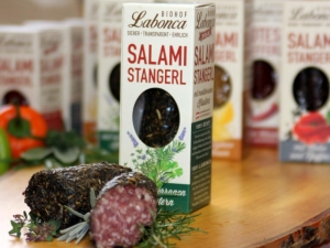 Salami im Kräutermantel