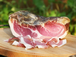 Beinschinken vom Wollschwein